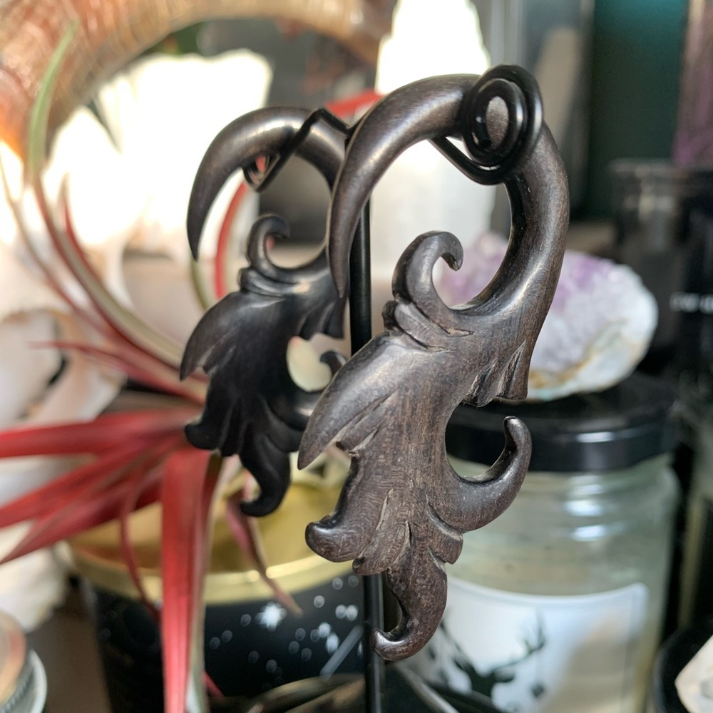 Tawapa 2g Ebony Wood hand carved “Ginger” design hangers
